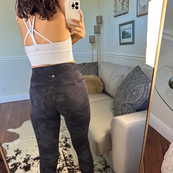 ALO YOGA - strappy back bra top - Size M - Picture 2 of 2